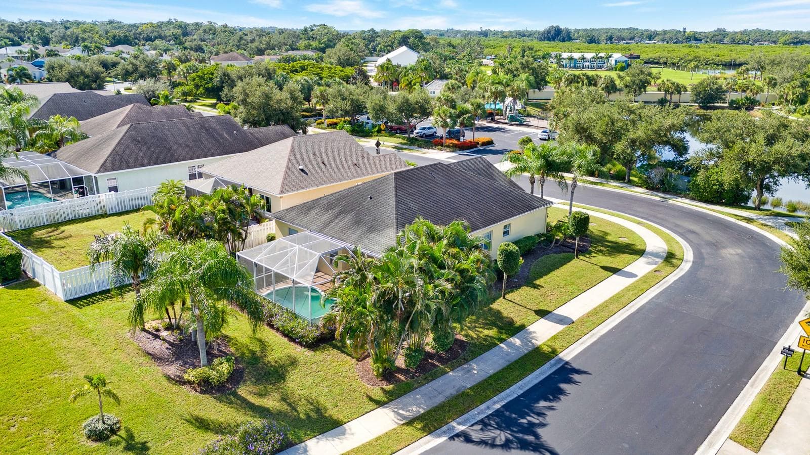 Single Family Residence at 1475 BLUE HORIZON CIR, BRADENTON, photo 35 of 40