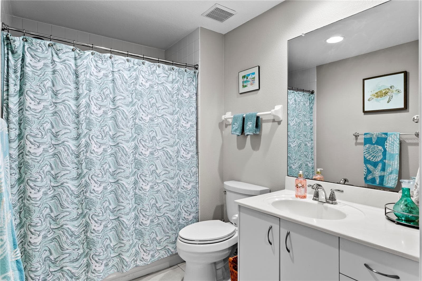 Guest Bathroom - 4750 DOLPHIN CAY LN S #107, ST PETERSBURG