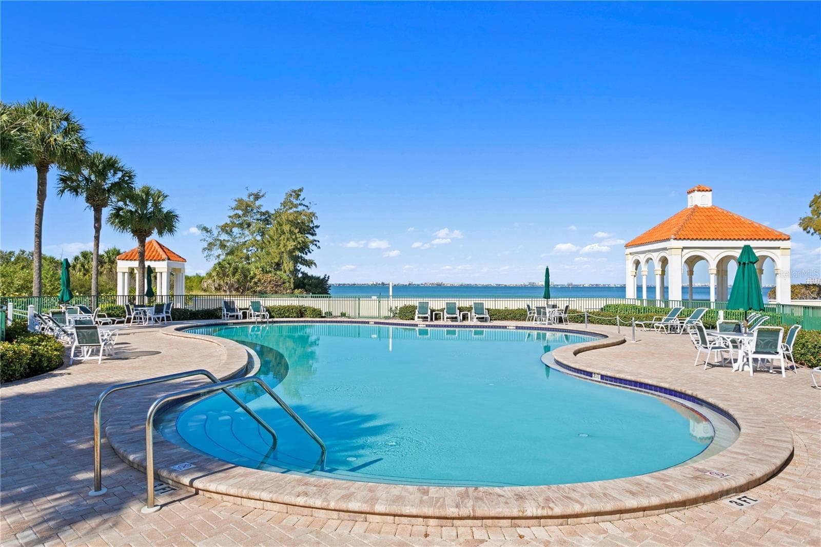 Beach Pool - 4750 DOLPHIN CAY LN S #107, ST PETERSBURG