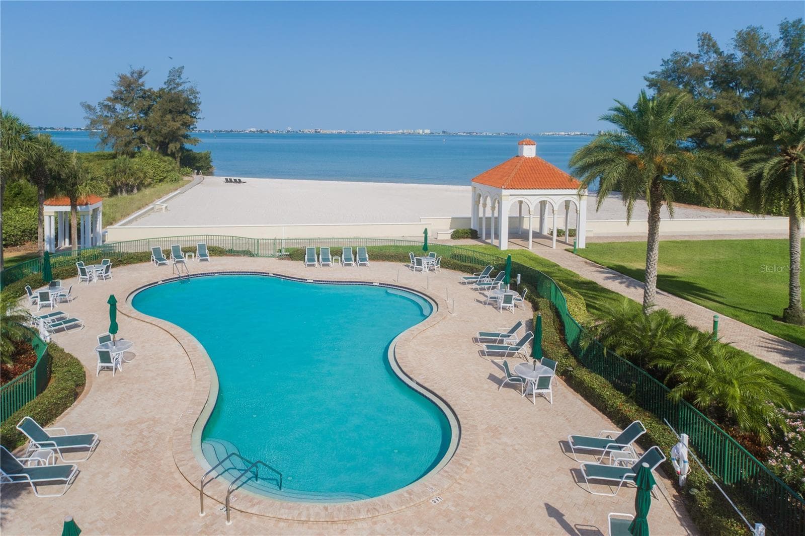Beach Pool - 4750 DOLPHIN CAY LN S #107, ST PETERSBURG