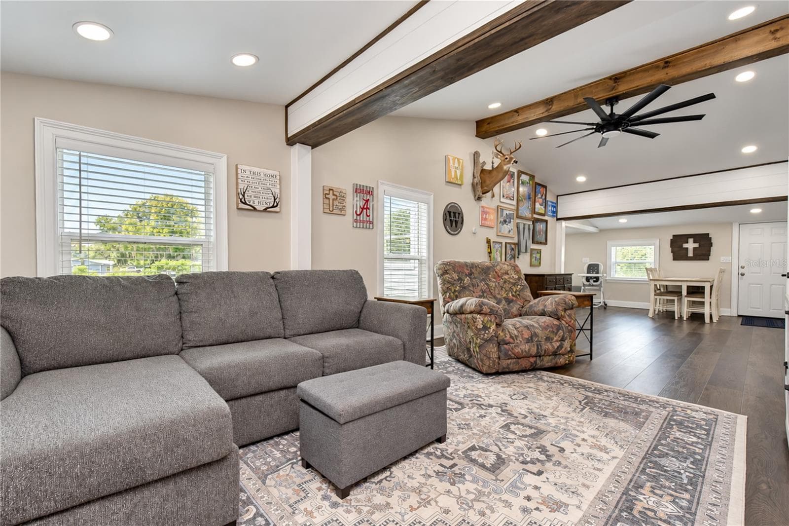 Great room! - 2901 TURKEY CREEK RD, PLANT CITY