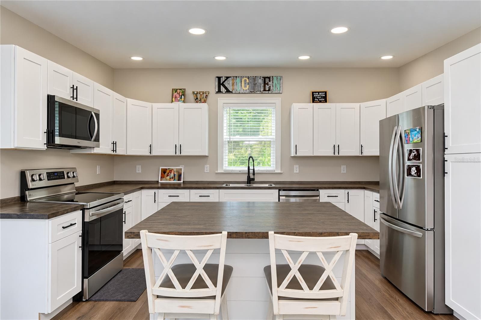 NEW kitchen with bar seating! - 2901 TURKEY CREEK RD, PLANT CITY