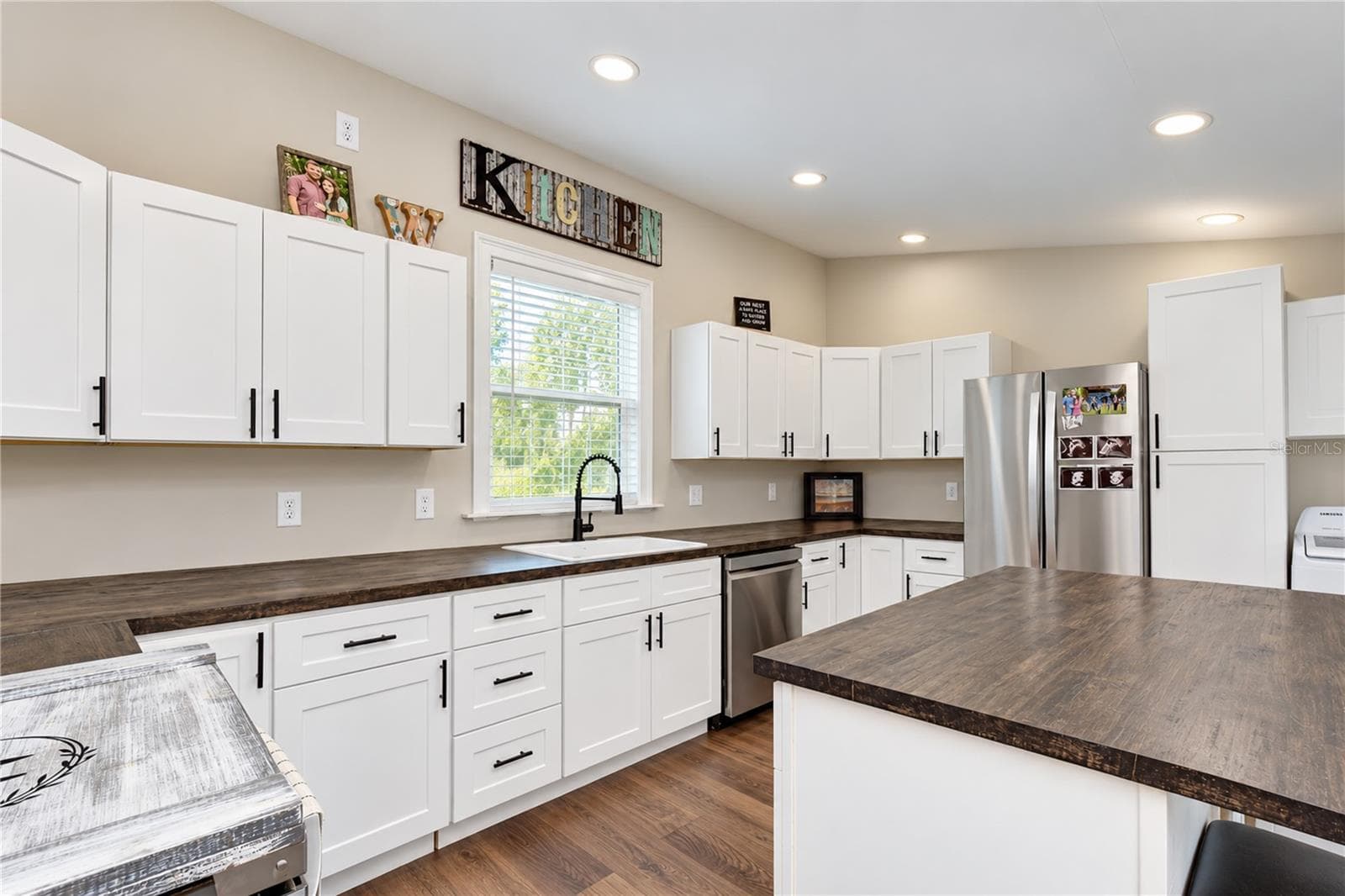 Beautiful butcher block sountertops! - 2901 TURKEY CREEK RD, PLANT CITY