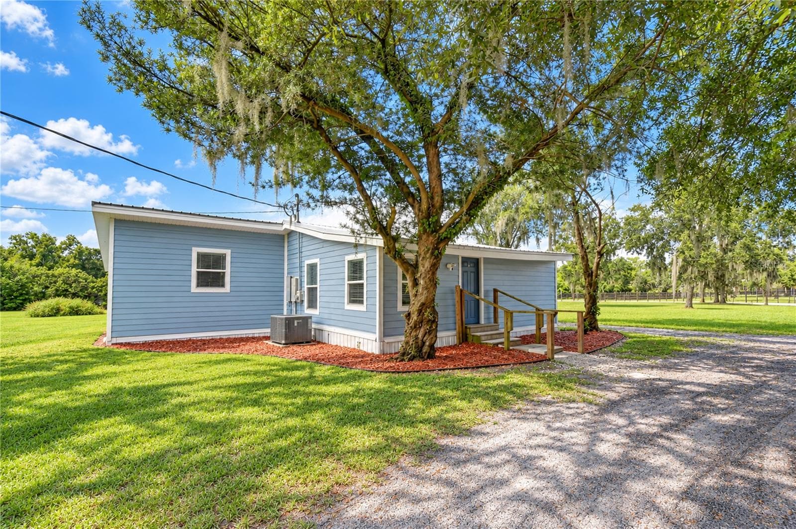 Welcome front entry! - 2901 TURKEY CREEK RD, PLANT CITY