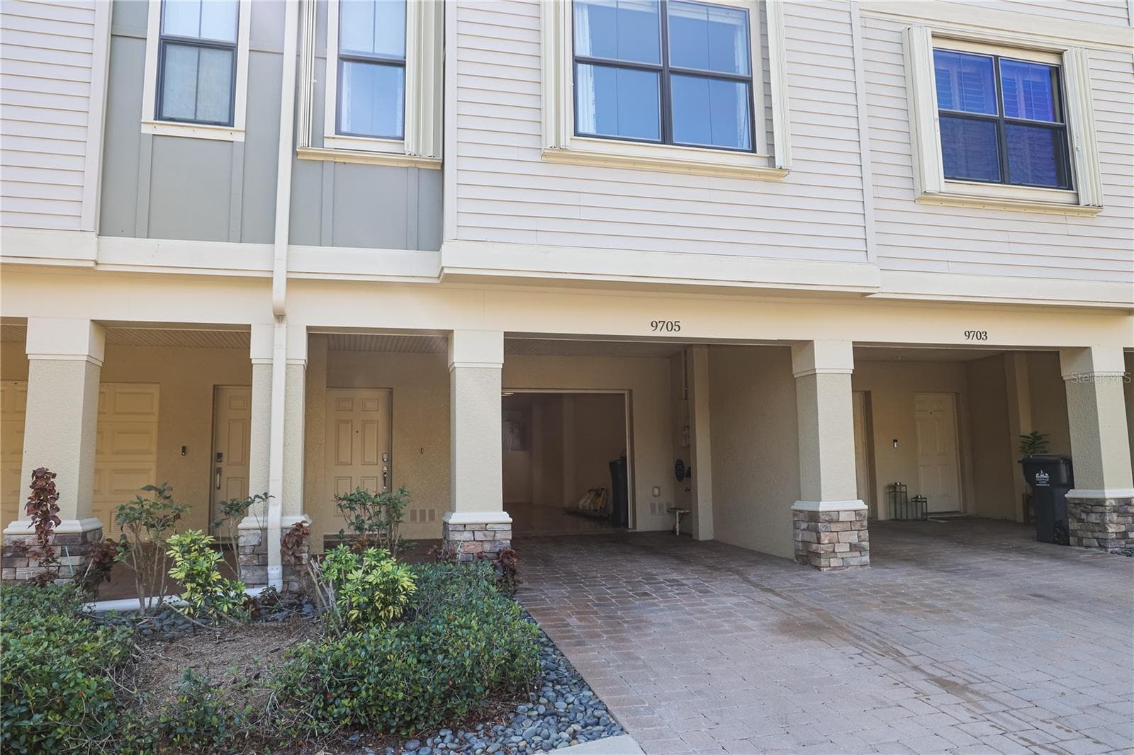Townhouse at 9705 BAY GROVE LN, TAMPA, photo 8 of 44