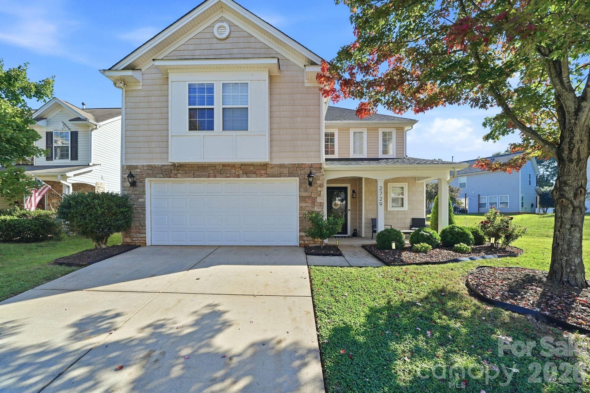 Single Family Residence at 2729 Markham Woods Court, Charlotte, photo 2 of 34