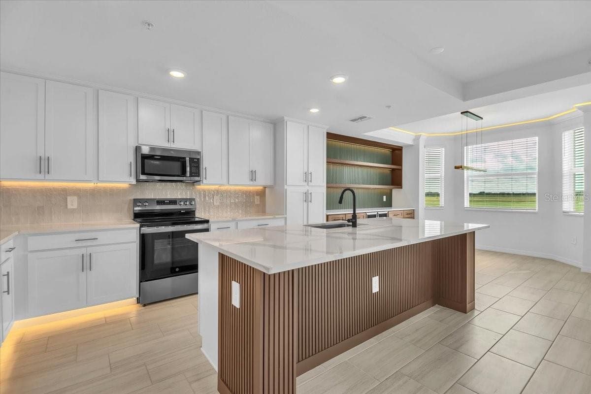 Condominium at 19116 SCALLOP LOOP #306, BRADENTON, photo 13 of 48