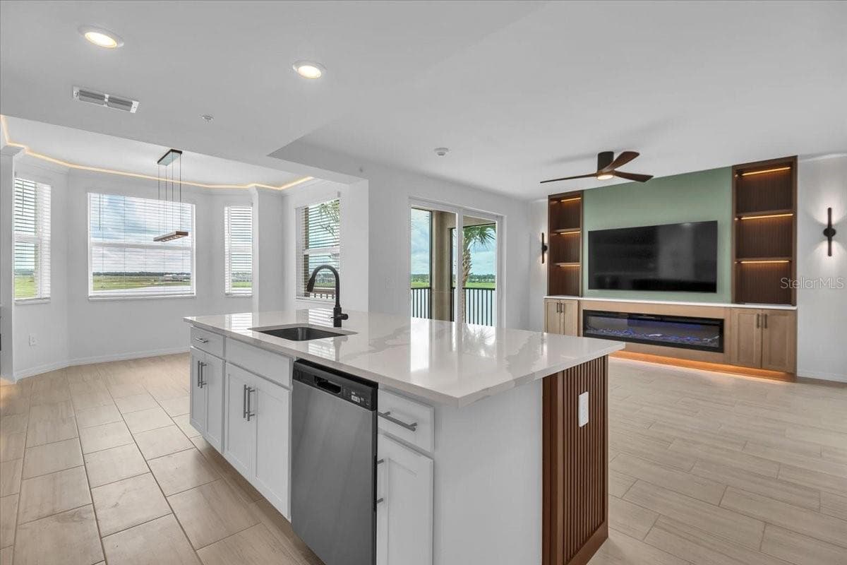 Condominium at 19116 SCALLOP LOOP #306, BRADENTON, photo 6 of 48