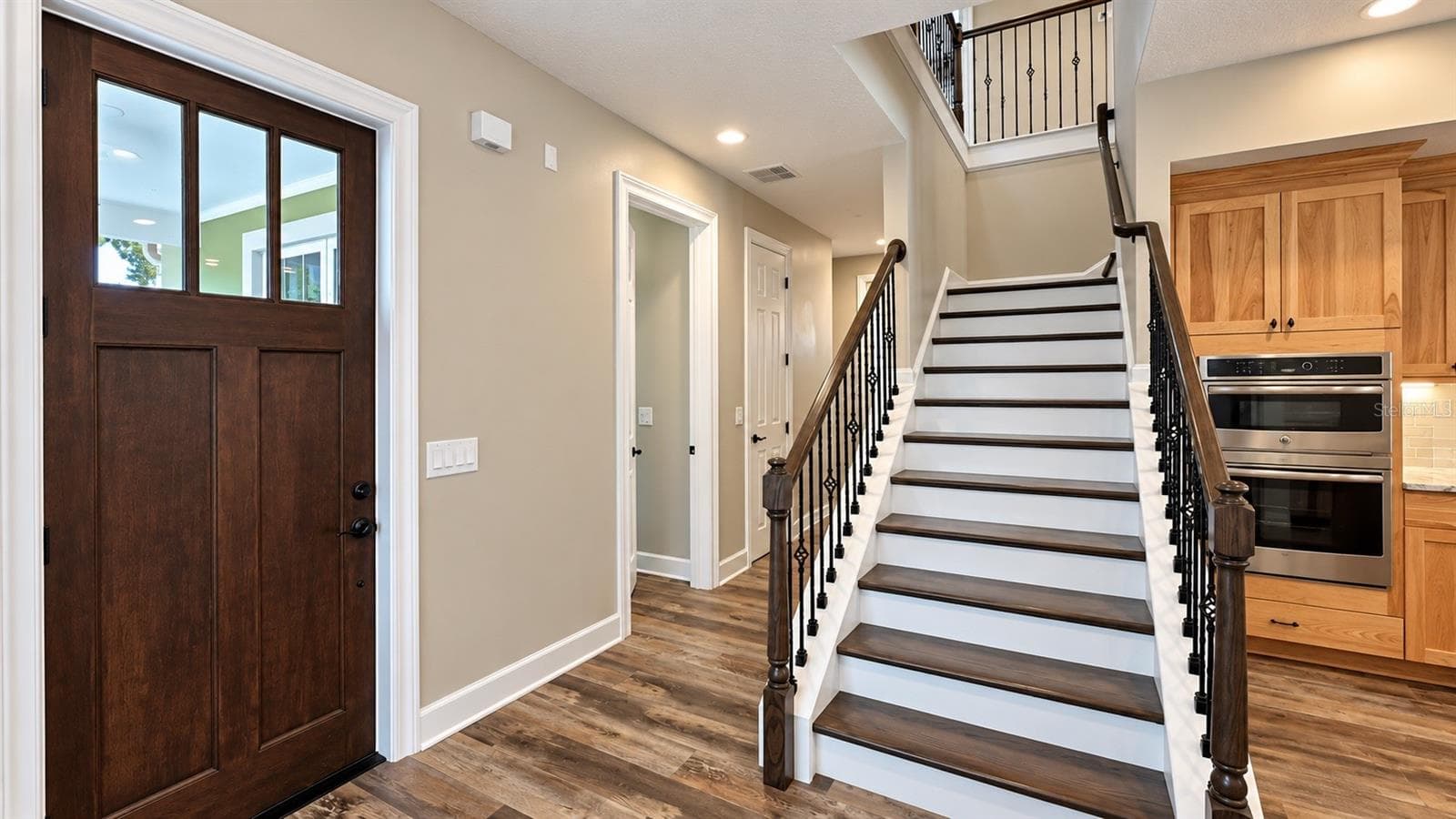 Single Family Residence at 832 GOLFVIEW ST, ORLANDO, photo 3 of 32