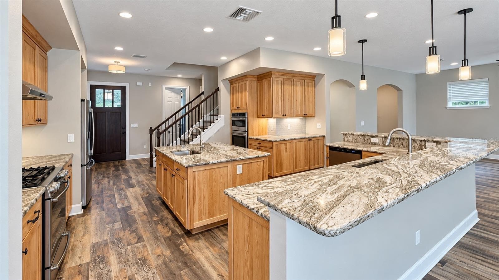 Single Family Residence at 832 GOLFVIEW ST, ORLANDO, photo 7 of 32