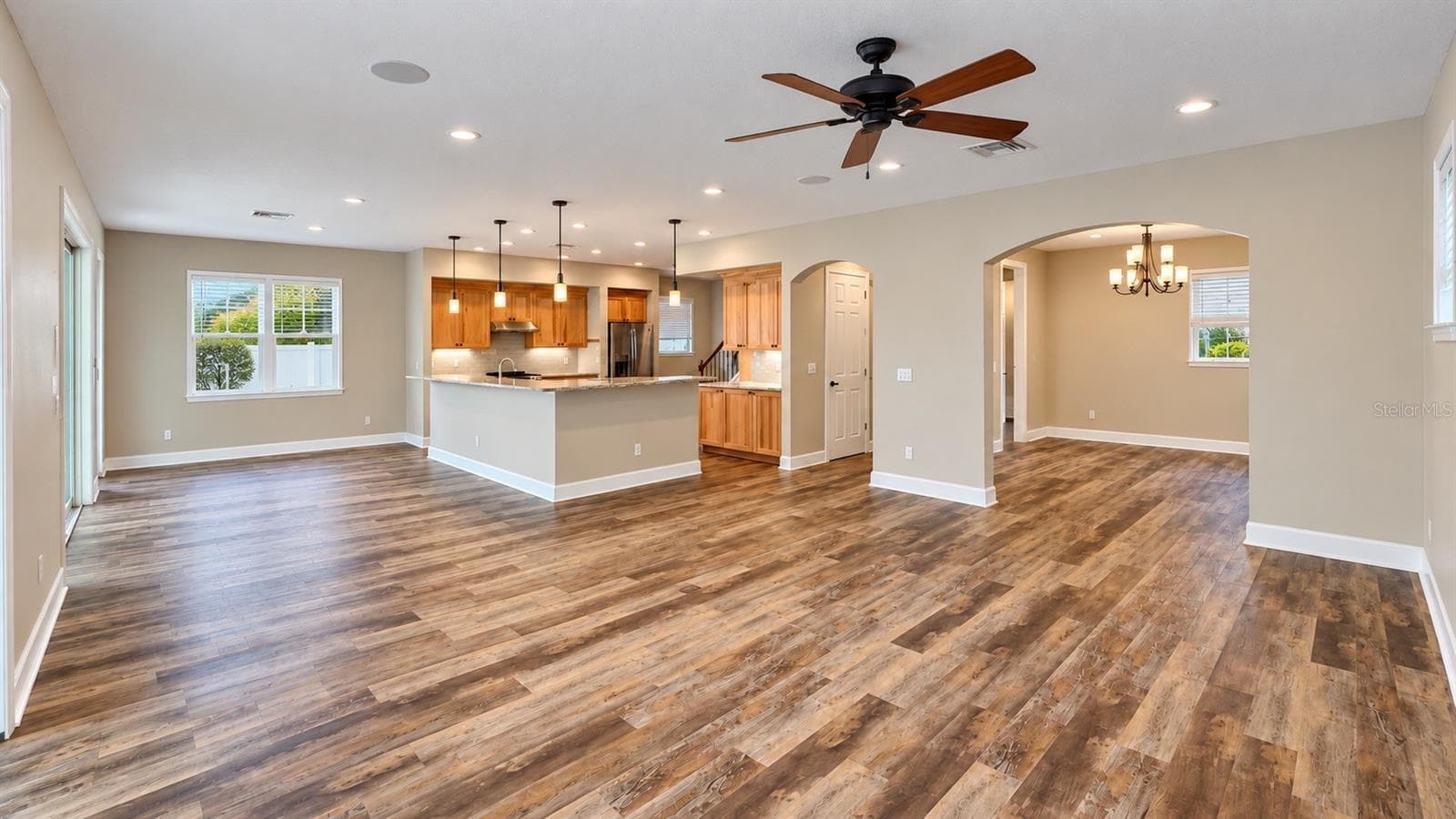 Single Family Residence at 832 GOLFVIEW ST, ORLANDO, photo 9 of 32