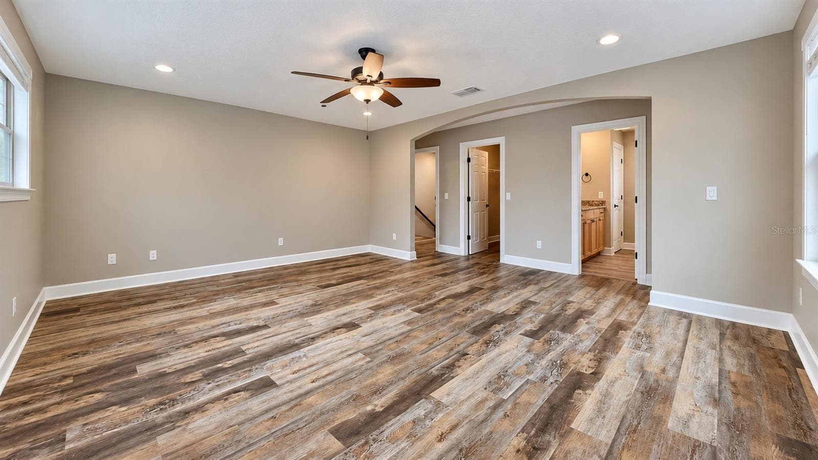 Single Family Residence at 832 GOLFVIEW ST, ORLANDO, photo 11 of 32