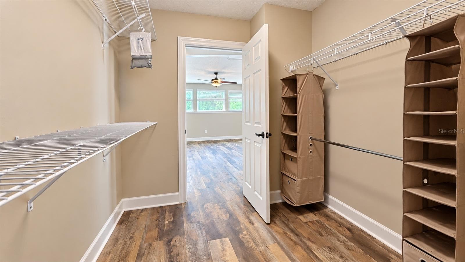 Single Family Residence at 832 GOLFVIEW ST, ORLANDO, photo 27 of 32