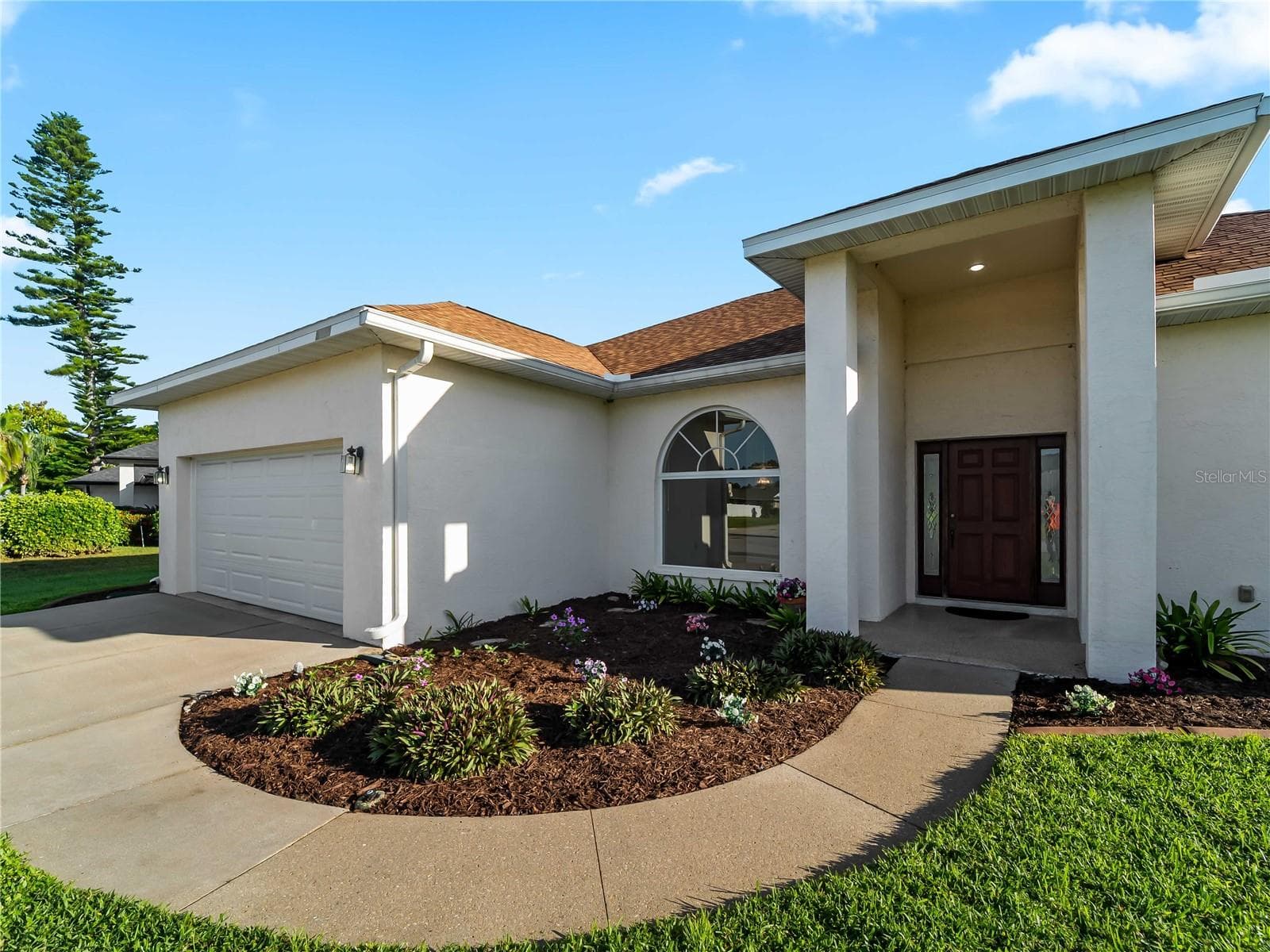Walkway to front door - 5121 PALM AIRE DR, SARASOTA