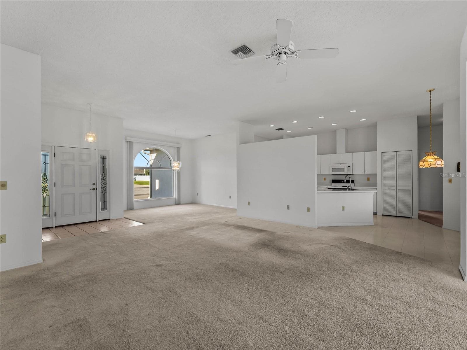Living room - 5121 PALM AIRE DR, SARASOTA