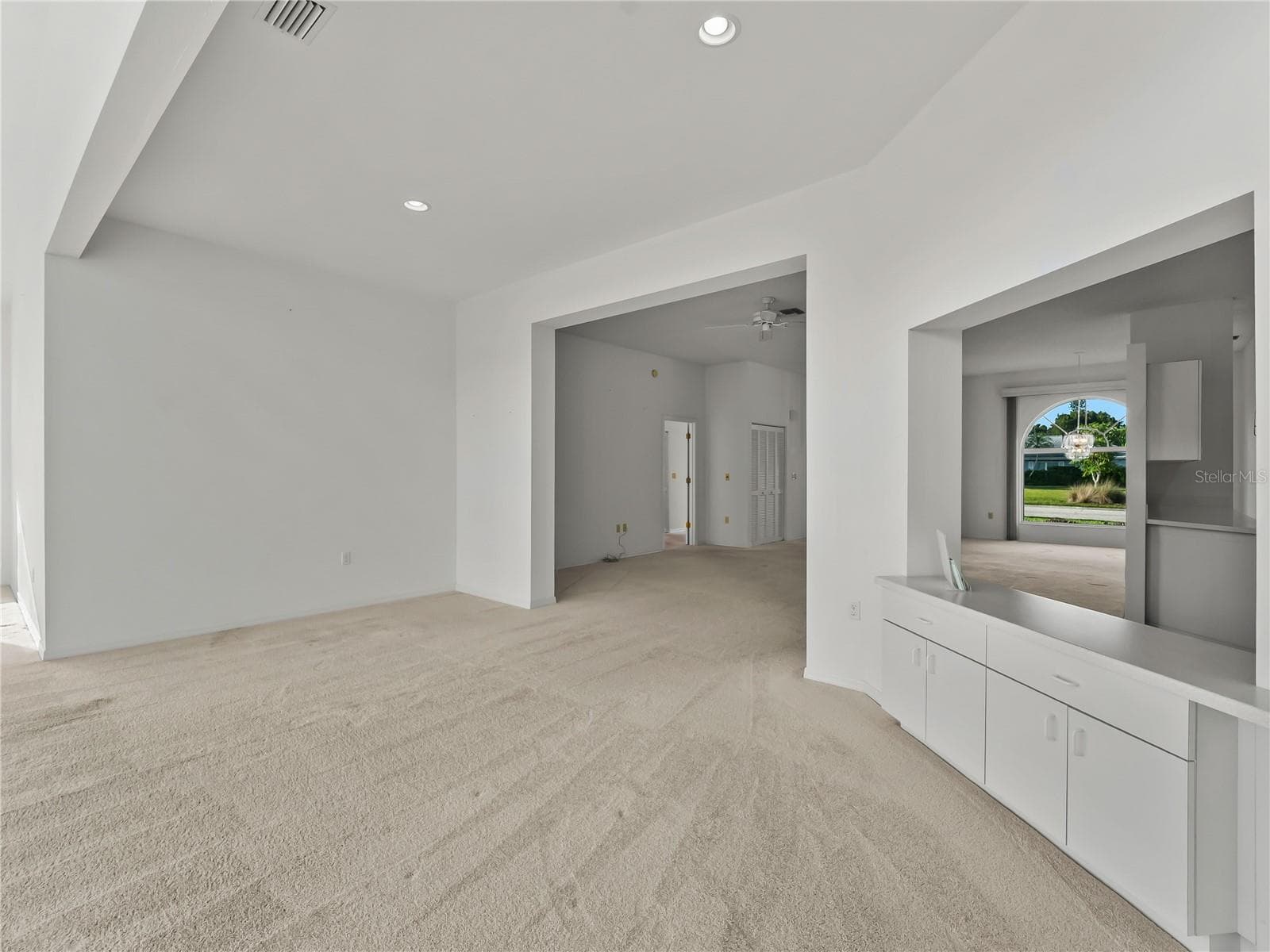 Pass through to Kitchen - 5121 PALM AIRE DR, SARASOTA