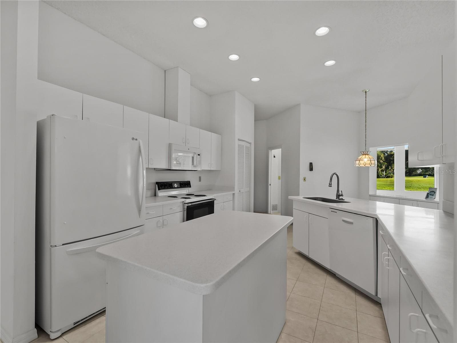 Single Family Residence at 5121 PALM AIRE DR, SARASOTA, photo 20 of 45