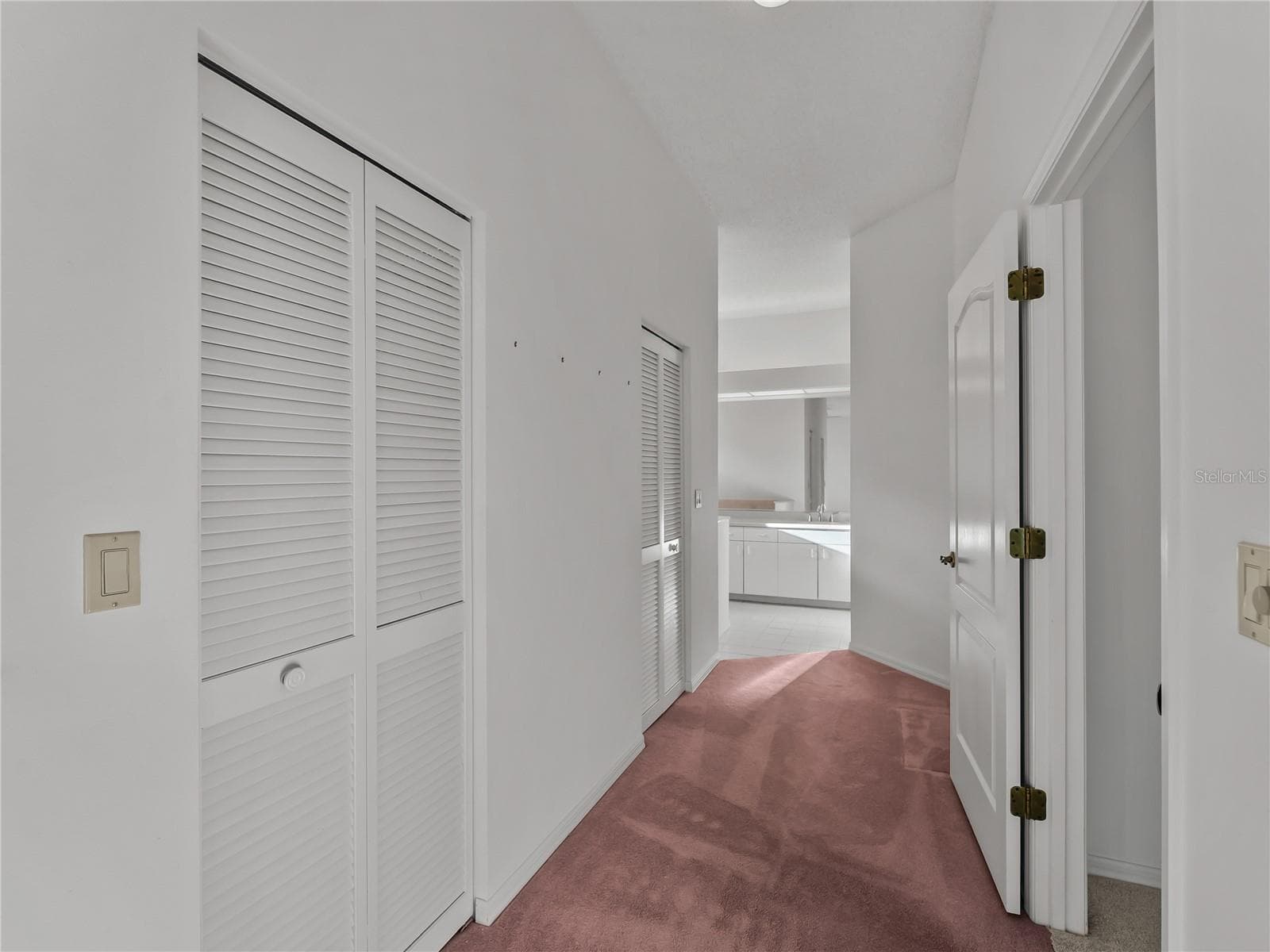 Hallway to Primary Ensuite bathroom - 5121 PALM AIRE DR, SARASOTA