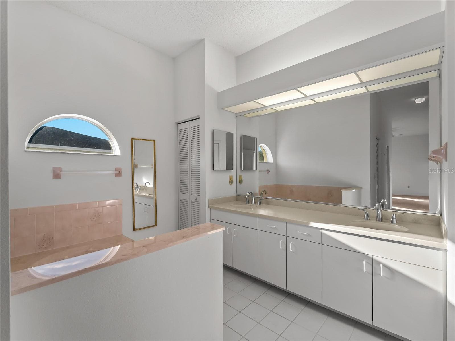 Primary with Dual sinks - 5121 PALM AIRE DR, SARASOTA