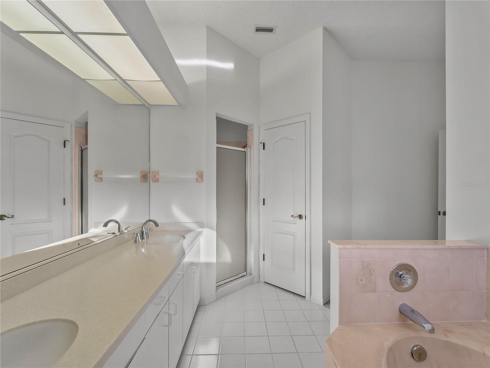 Primary Garden Tub and Walk in shower - 5121 PALM AIRE DR, SARASOTA