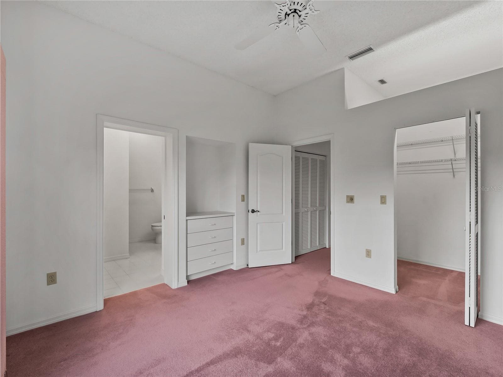 Bed #2 walk in closet and Ensuite bathroom entrance - 5121 PALM AIRE DR, SARASOTA