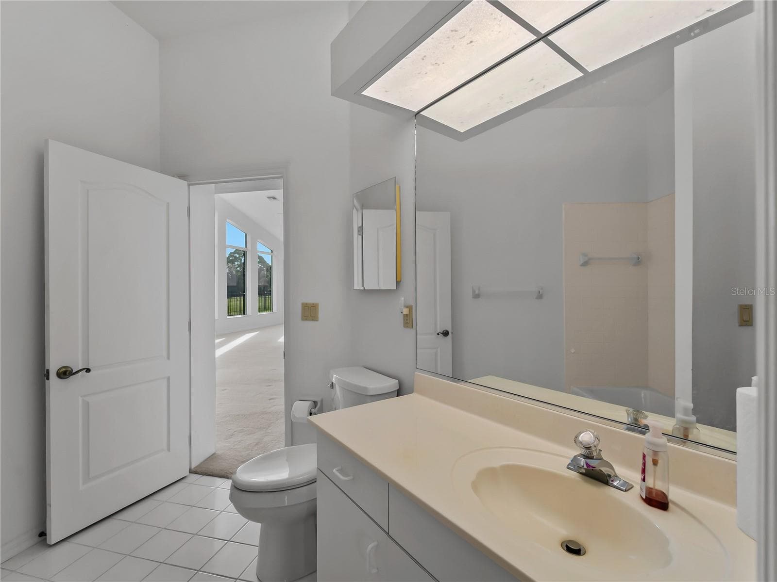 Bath #3 exit to Great Room - 5121 PALM AIRE DR, SARASOTA