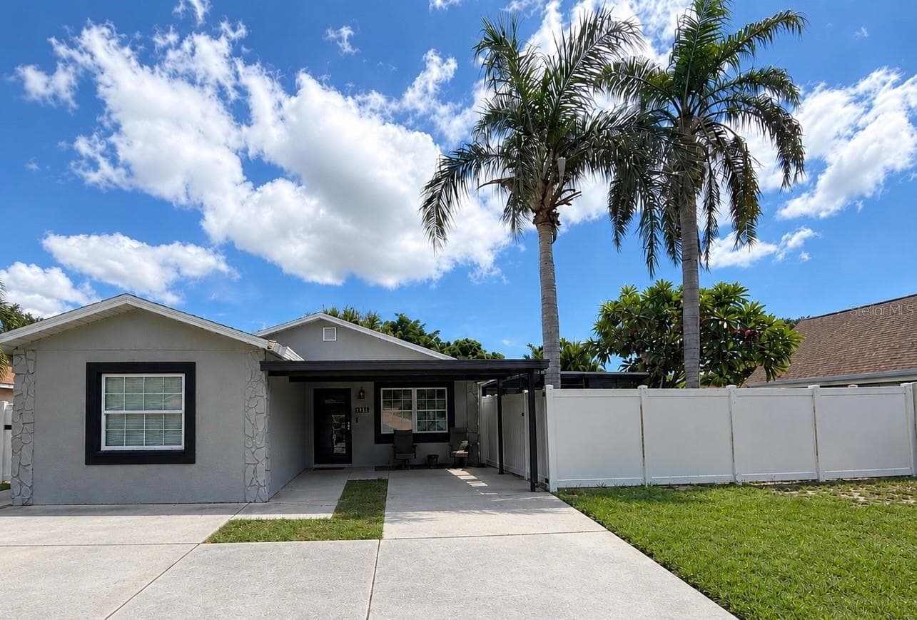 1951 TAYLOR LAKE CIR