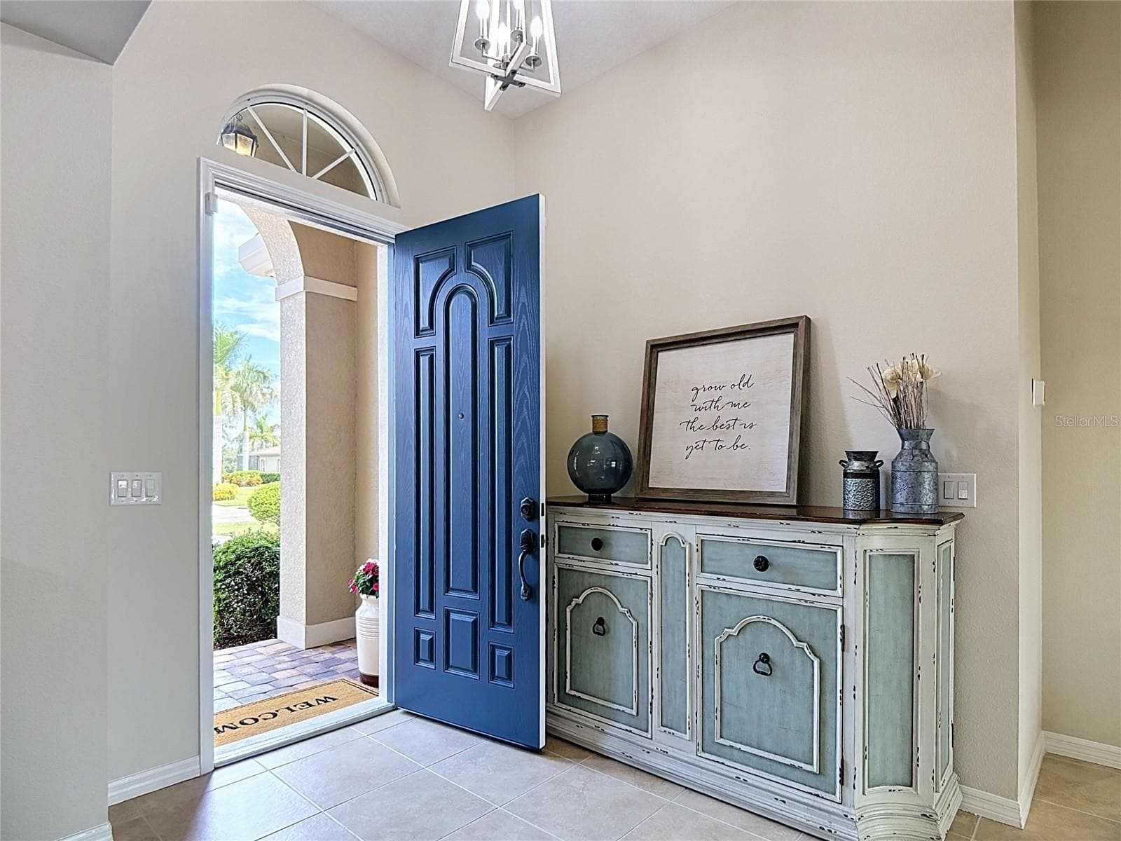 Inviting Foyer - 17014 E 2ND AVE, BRADENTON