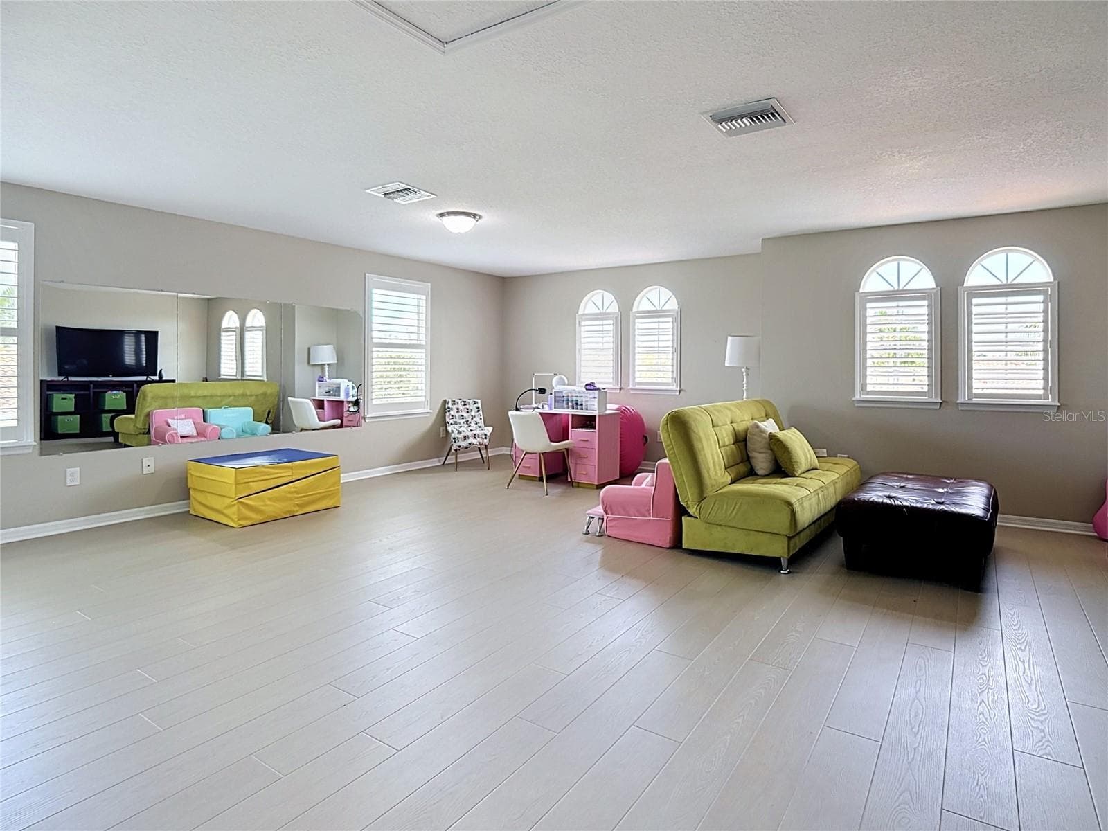 Expansive Loft w/ Luxury Vinyl - 17014 E 2ND AVE, BRADENTON