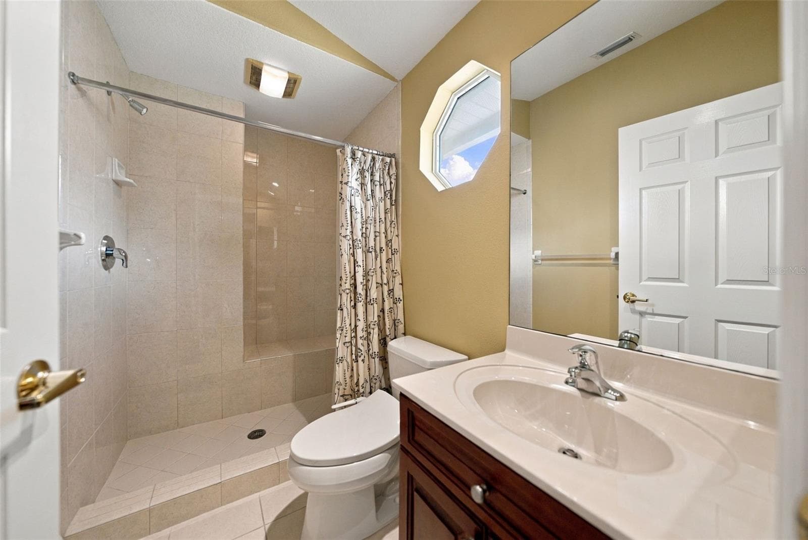Second level full bath - 1516 CANOPY OAKS BLVD, PALM HARBOR