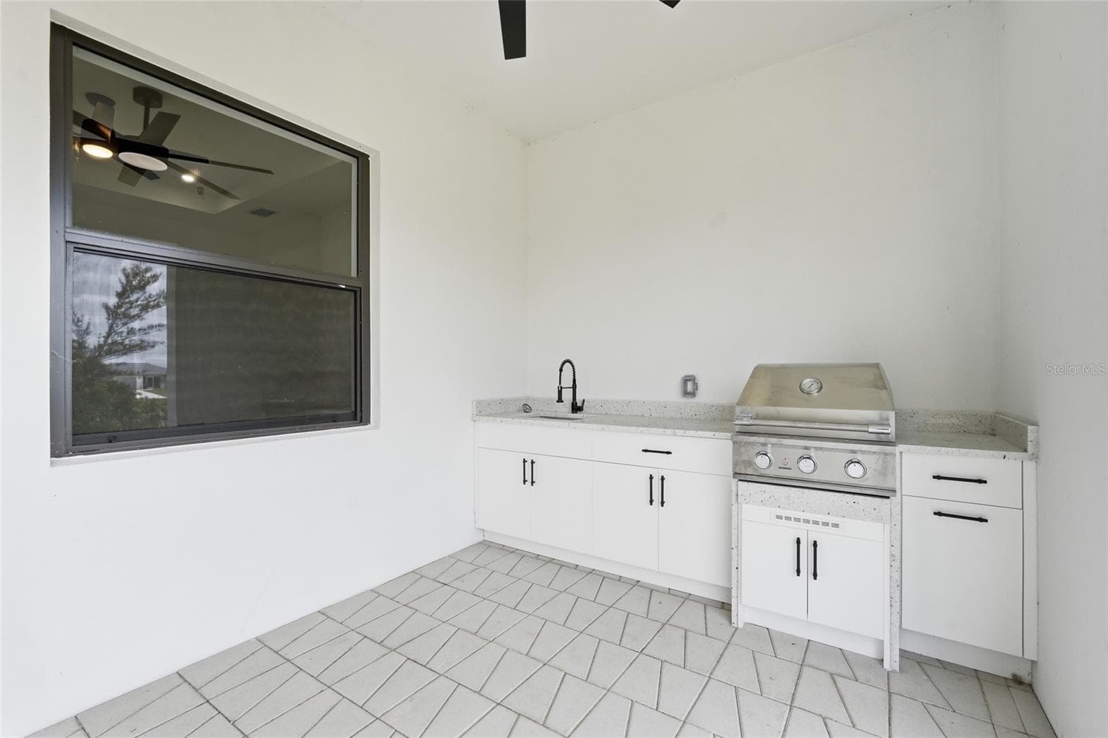 Outdoor Kitchen - 2026 NW 21ST ST, CAPE CORAL