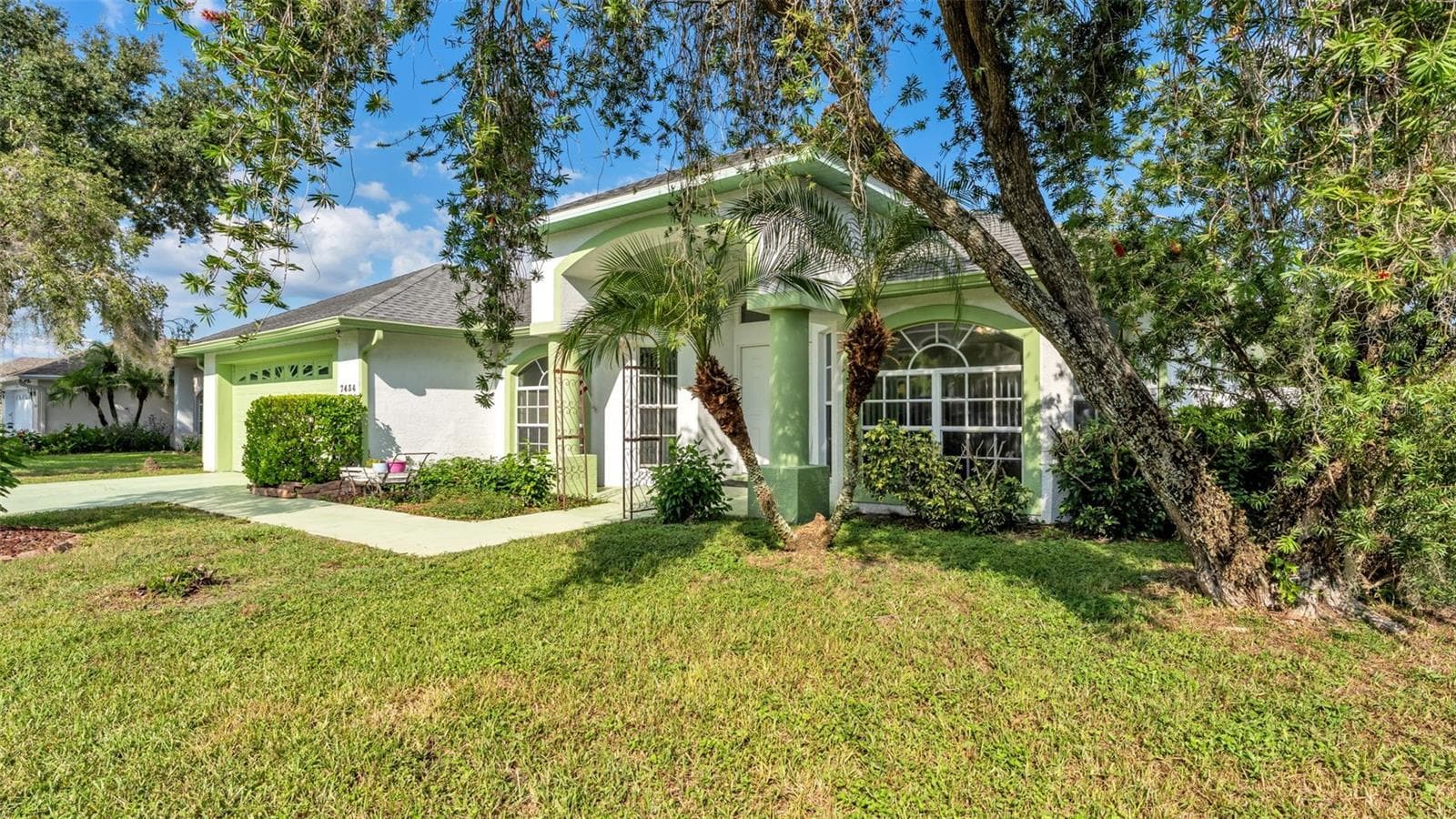 Single Family Residence at 7434 BEAUMONT DR, LAKELAND, photo 2 of 44