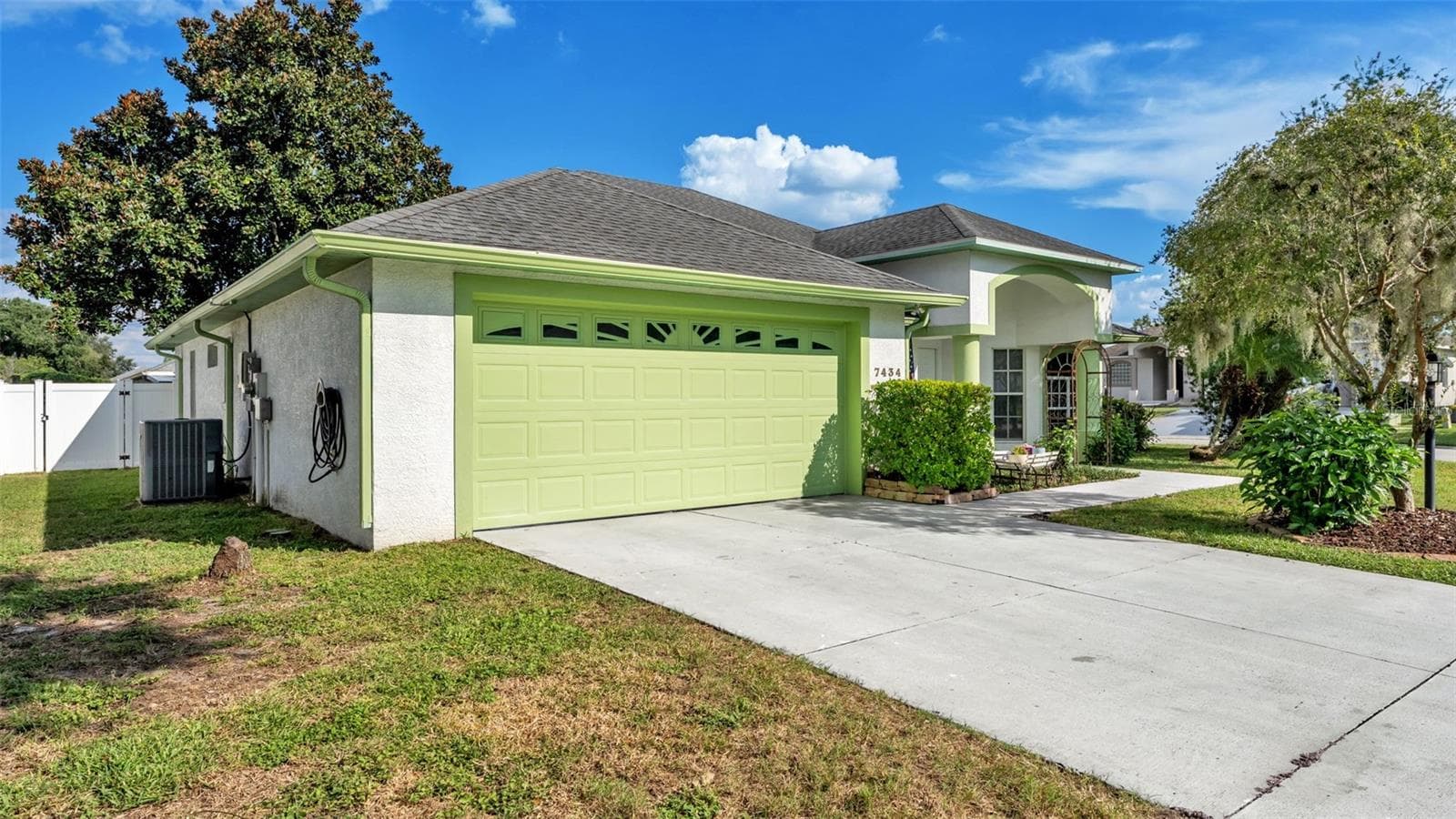 Single Family Residence at 7434 BEAUMONT DR, LAKELAND, photo 3 of 44