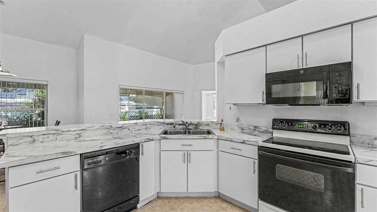 Single Family Residence at 7434 BEAUMONT DR, LAKELAND, photo 20 of 44