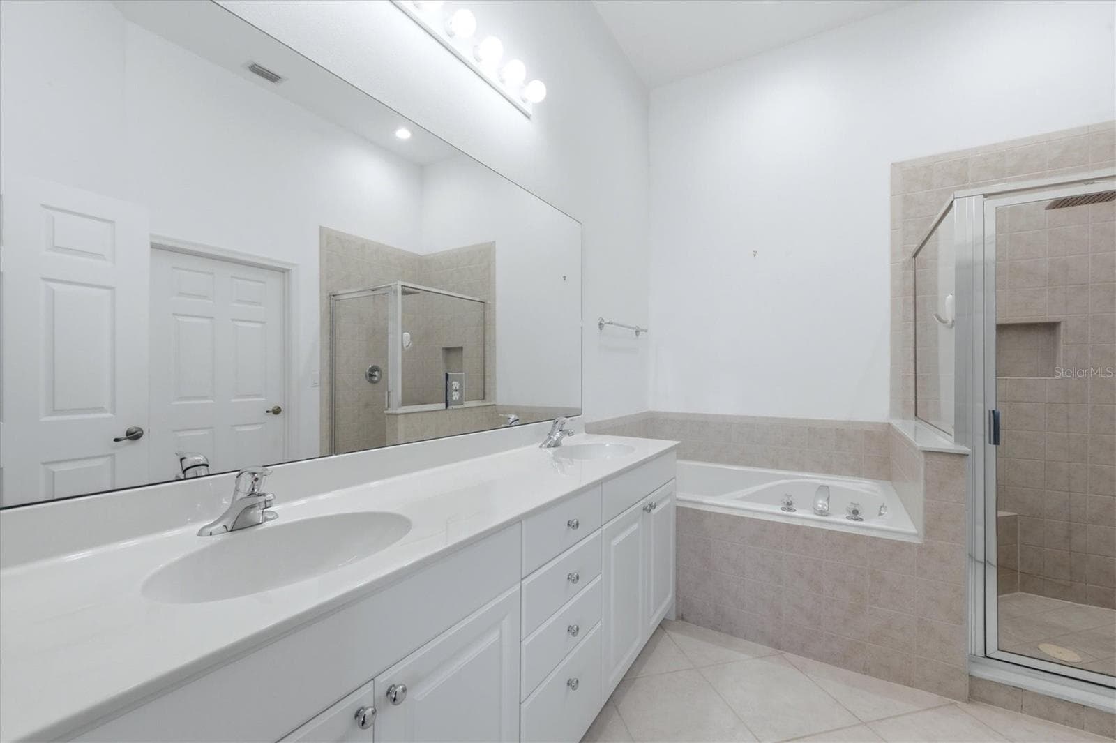 Condominium at 3433 GRAND VISTA CT #202, PORT CHARLOTTE, photo 23 of 66