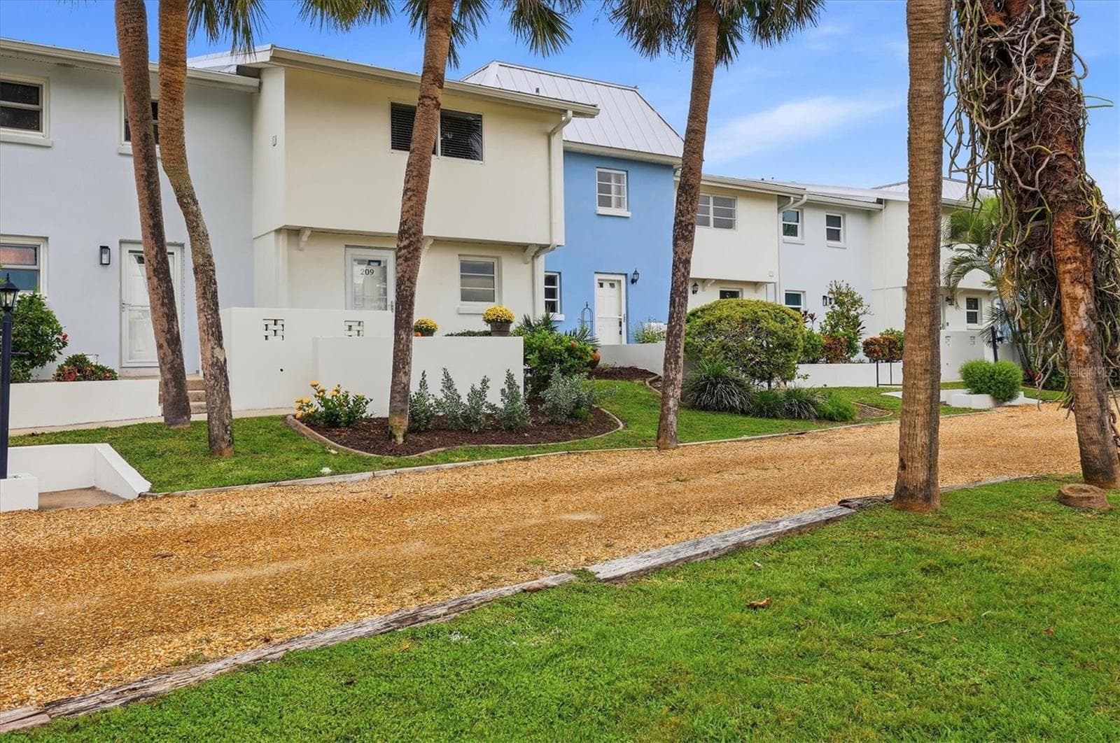 Yellow Mums!! - 4532 OCEAN BLVD #209, SARASOTA