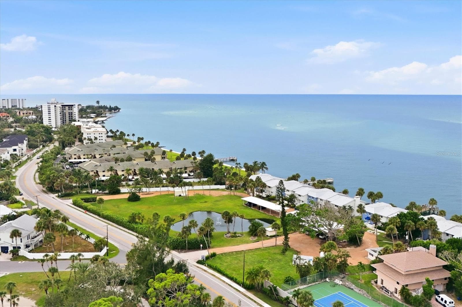 Siesta Town House Community -- the U-shaped pebble driveway w/grassy area and fountain! - 4532 OCEAN BLVD #209, SARASOTA