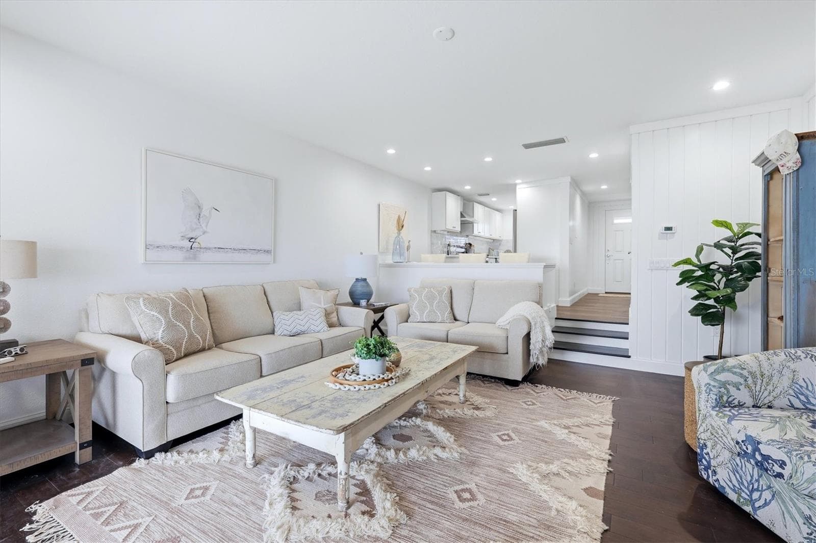 Living Room to Kitchen and Foyer - 4532 OCEAN BLVD #209, SARASOTA