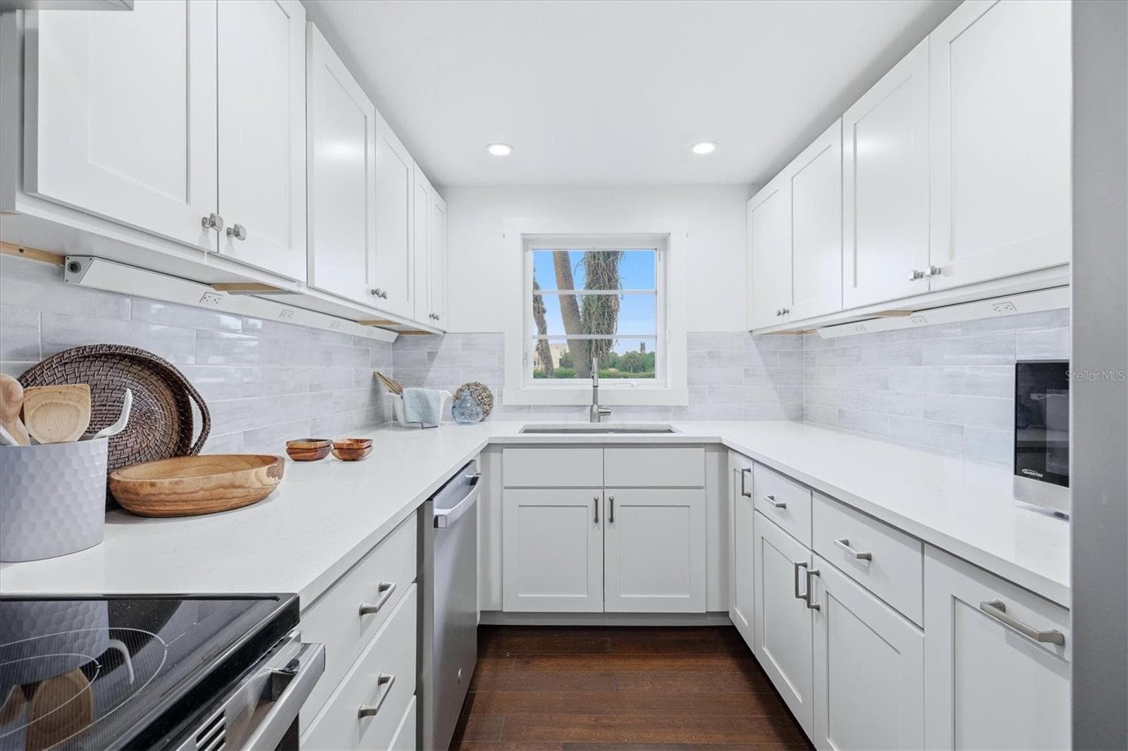 Shaker Cabinets/GE Appliances - 4532 OCEAN BLVD #209, SARASOTA