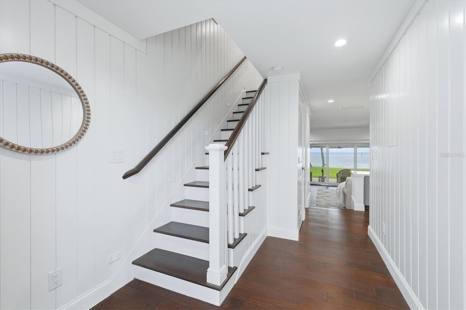 Foyer w/Shiplap and Hardwoods! - 4532 OCEAN BLVD #209, SARASOTA