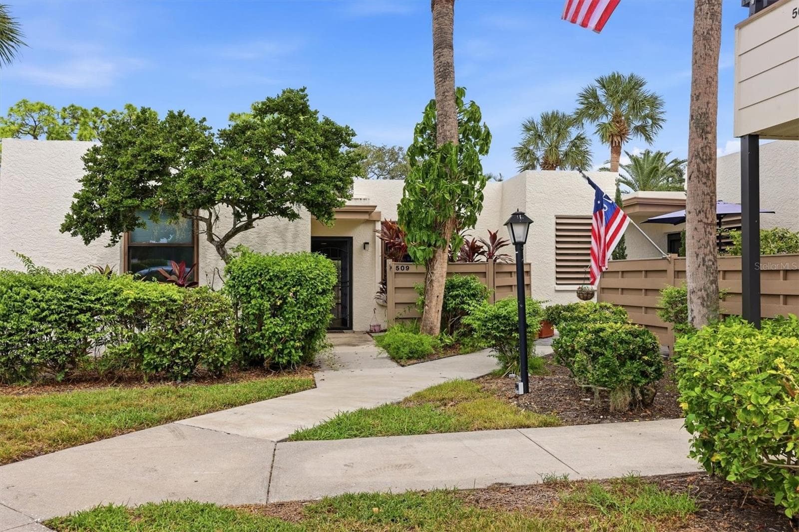 509 LAKESIDE DR #509
