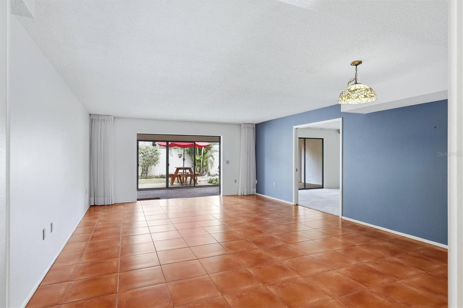 Living/Dining area - 509 LAKESIDE DR #509, BRADENTON