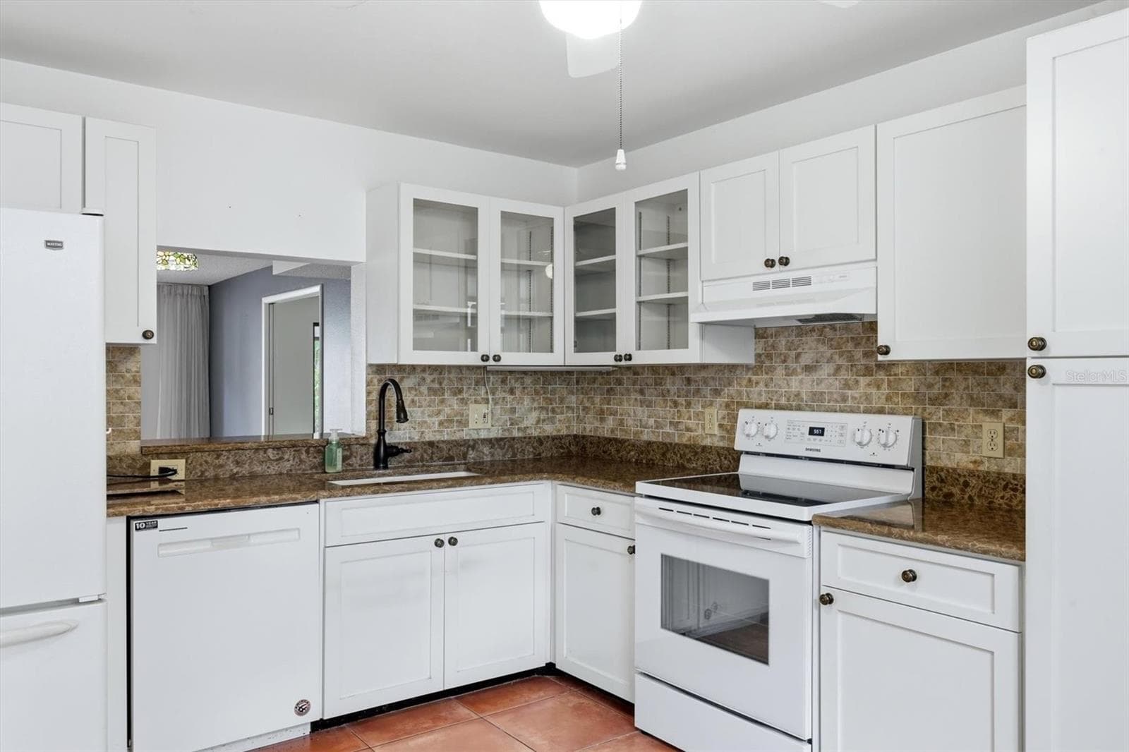 Kitchen - 509 LAKESIDE DR #509, BRADENTON