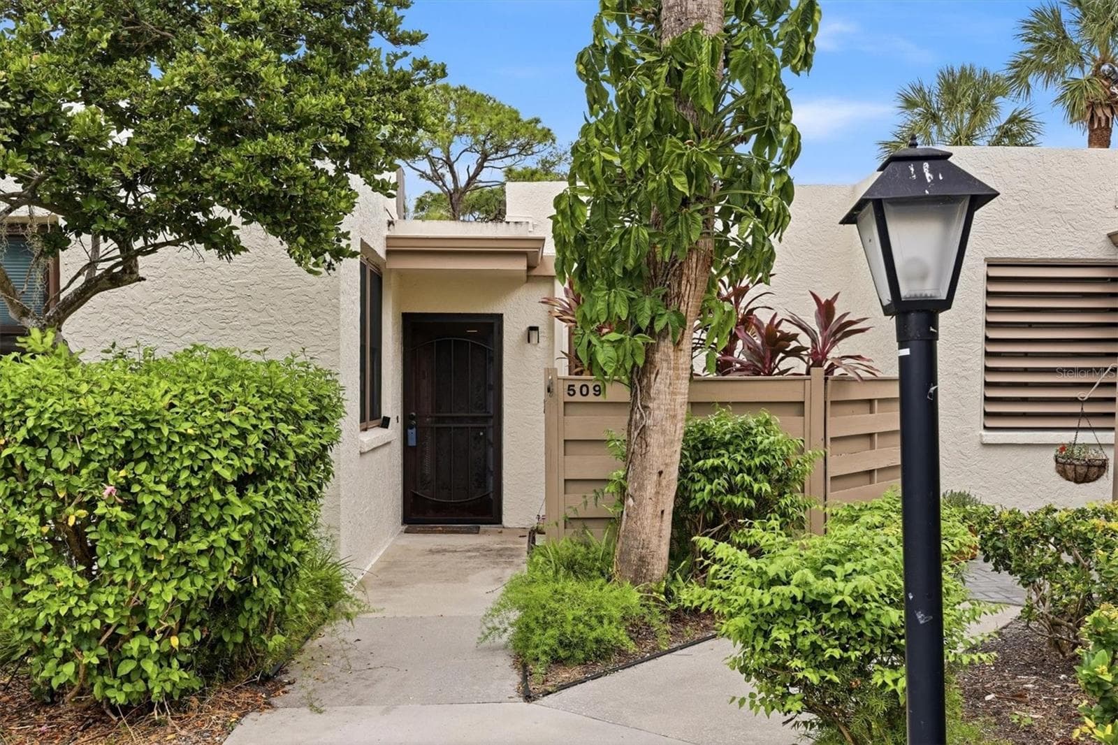 Entry with Court Yard - 509 LAKESIDE DR #509, BRADENTON