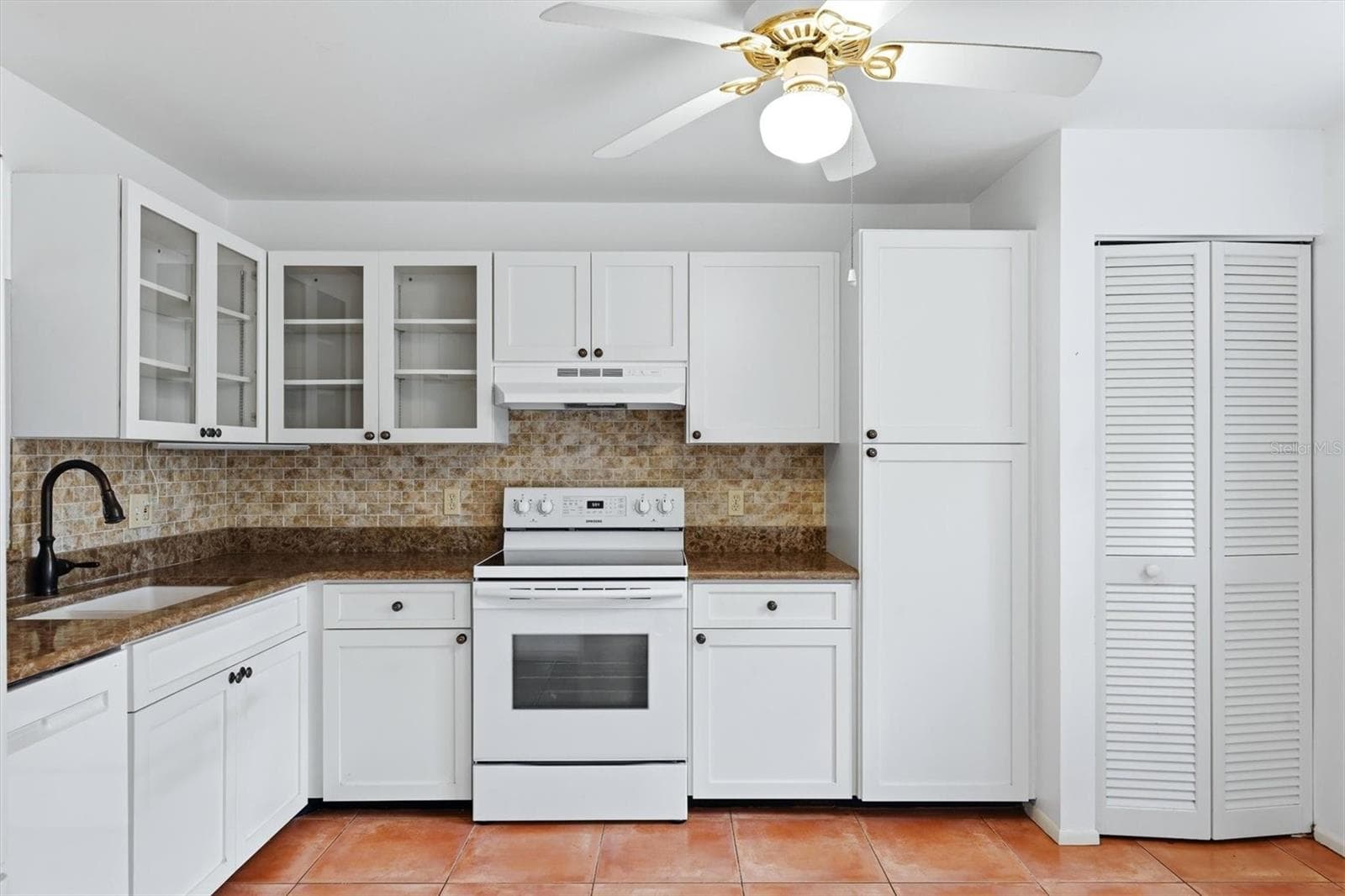 Kitchen - 509 LAKESIDE DR #509, BRADENTON