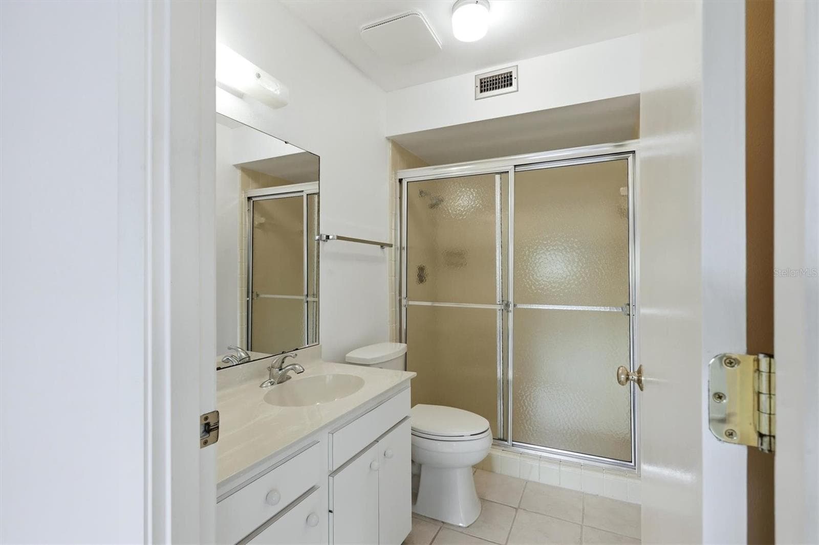 Bath 2 - 509 LAKESIDE DR #509, BRADENTON