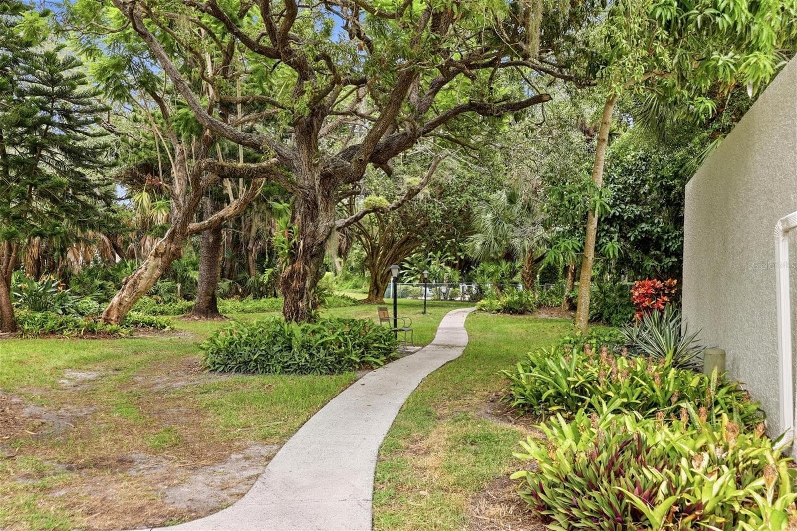 Walking Path behind Condo - 509 LAKESIDE DR #509, BRADENTON