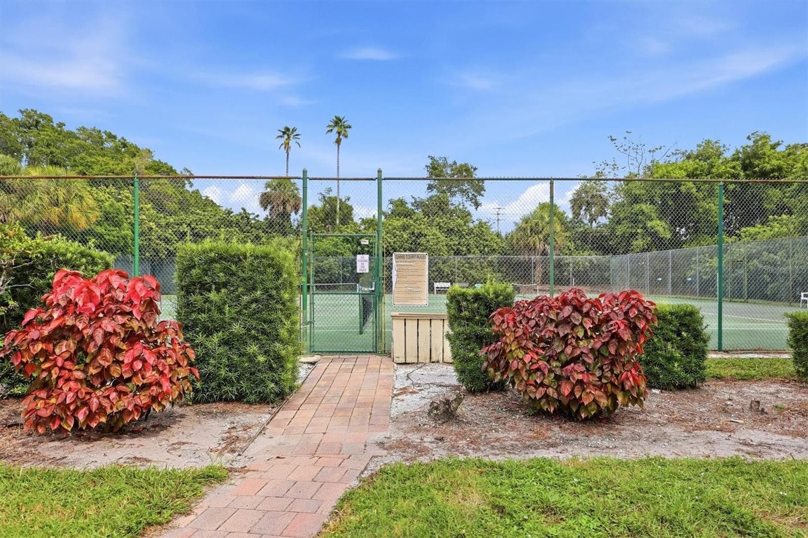 Tennis area - 509 LAKESIDE DR #509, BRADENTON