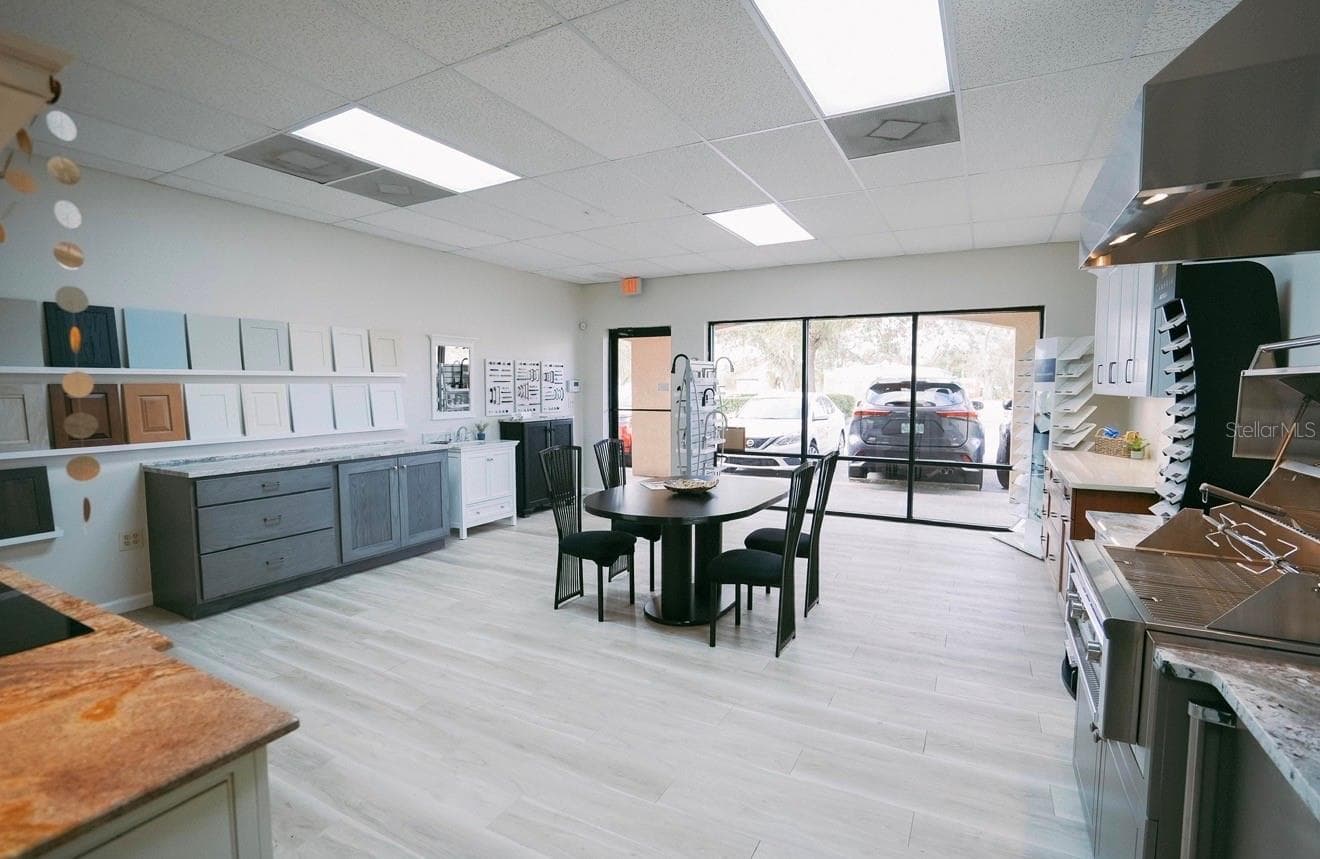 Retail at 2120 MANATEE AVE E, BRADENTON, photo 2 of 4