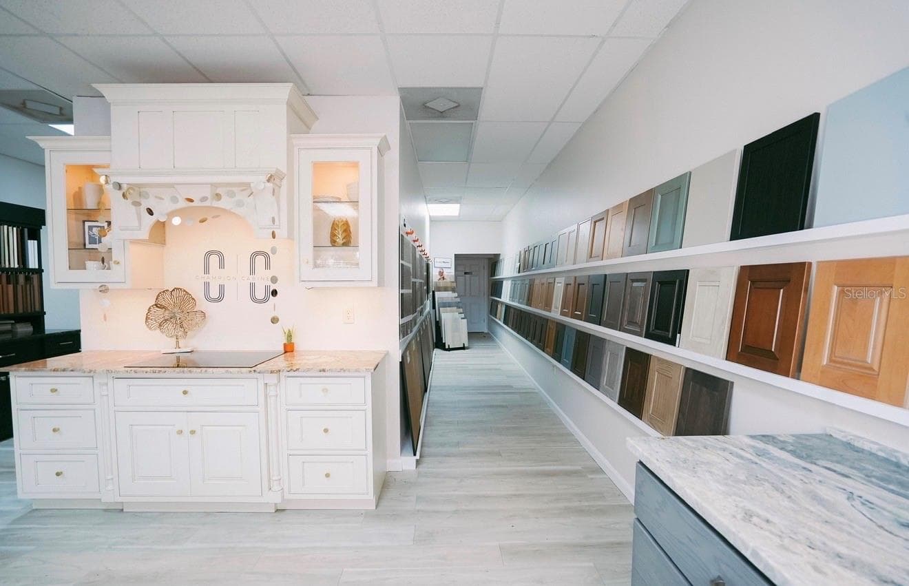 Retail at 2120 MANATEE AVE E, BRADENTON, photo 3 of 4